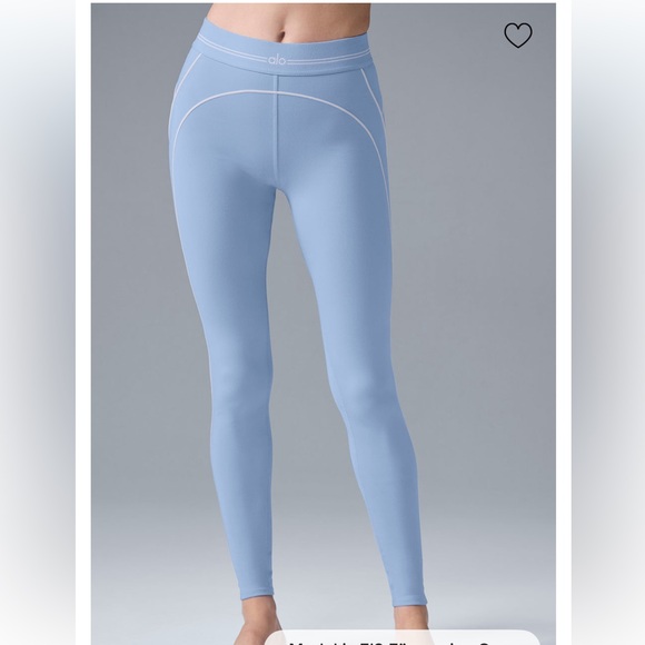 ALO Airbrush highwaist heartthrob legging in seashell blue. - Picture 5 of 5